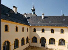 Bývalý klášter, Hostinné